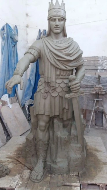 Скульптура Воин с мечом. Портфолио скульптора Сардаряна Самвела Сергеевича