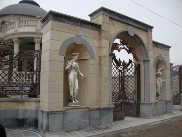 Фасадный декор. Скульптуры девушек. Портфолио скульптора Сардаряна Самвела Сергеевича