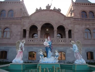 Фонтан. Дева Мария с младенцем и ангелы. Портфолио скульптора Сардаряна Самвела Сергеевича