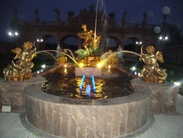 Фонтан. Бронзовые амуры. Мужчина с рыбой. Портфолио скульптора Сардаряна Самвела Сергеевича