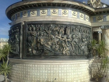 Барельеф. Цезарь и воины. Портфолио скульптора Сардаряна Самвела Сергеевича