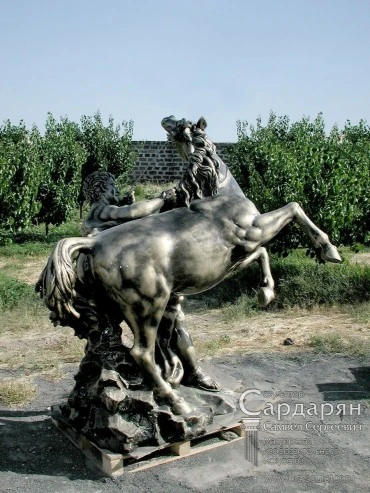 Скульптура. Мужчина с конём. Портфолио скульптора Сардаряна Самвела Сергеевича