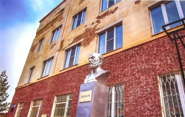 Бюст Гиппократа. Тверская область. Кимры. ЦРБ. Портфолио скульптора Сардаряна Самвела Сергеевича