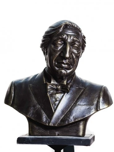 Фрунзик Мкртчян Мушегович
. Портфолио скульптора Сардаряна Самвела Сергеевича