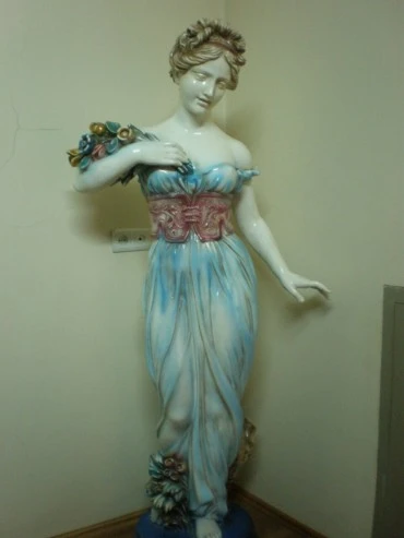 Девушка с букетом. Портфолио скульптора Сардаряна Самвела Сергеевича