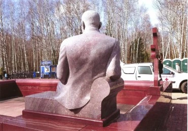 Надгробный памятник Парлакяну