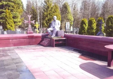 Надгробный памятник Парлакяну