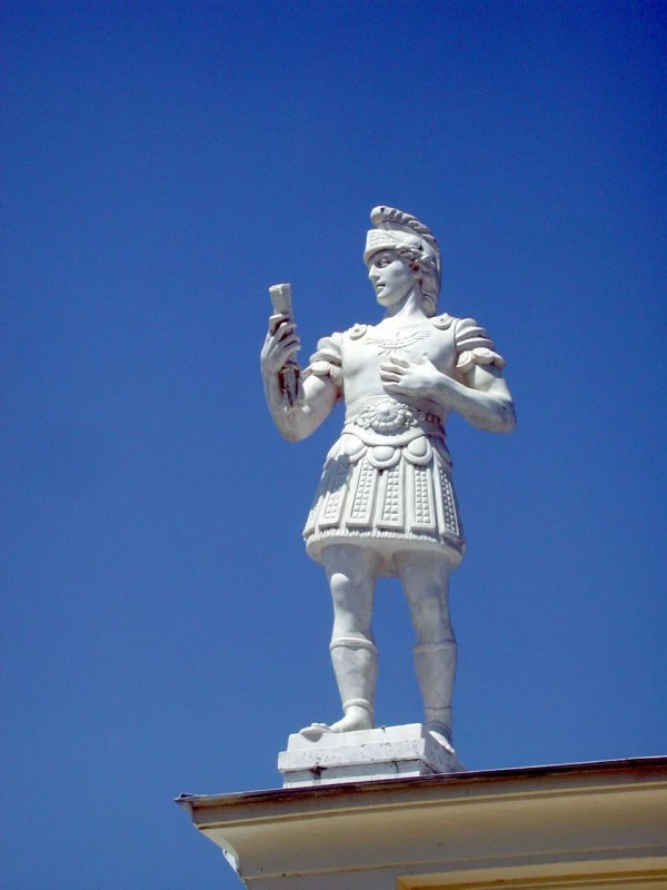 Римский легионер со свитком.. Портфолио скульптора Сардаряна Самвела Сергеевича